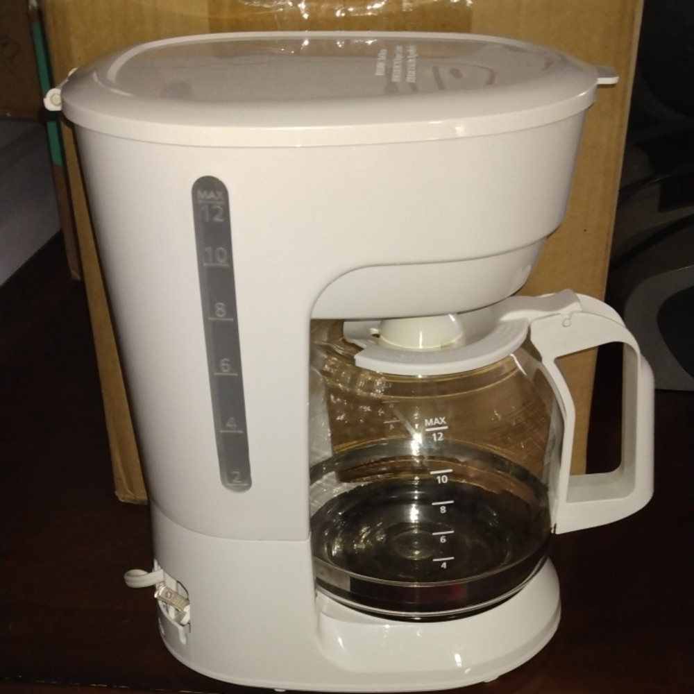 MAINSTAYS White Drip Coffee Maker with 12 Cup Glass Caraf